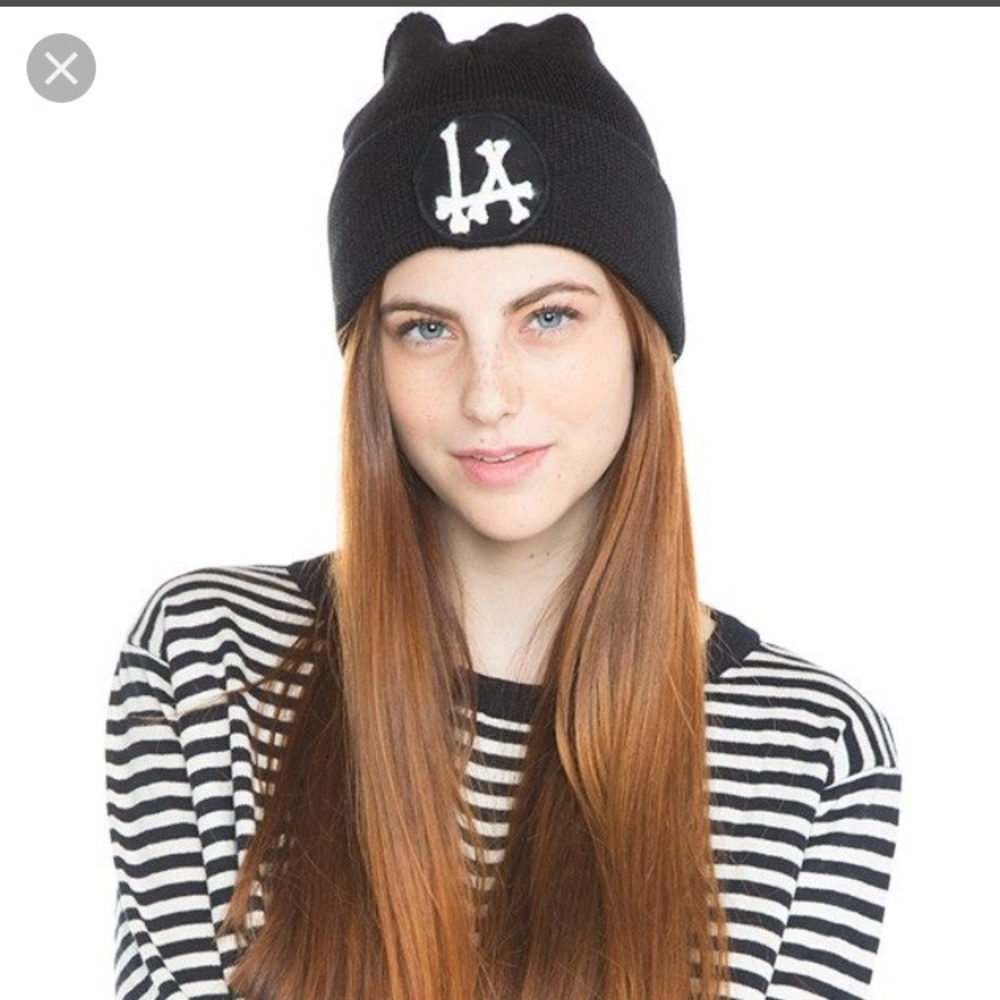 Brandy Melville LA beanie